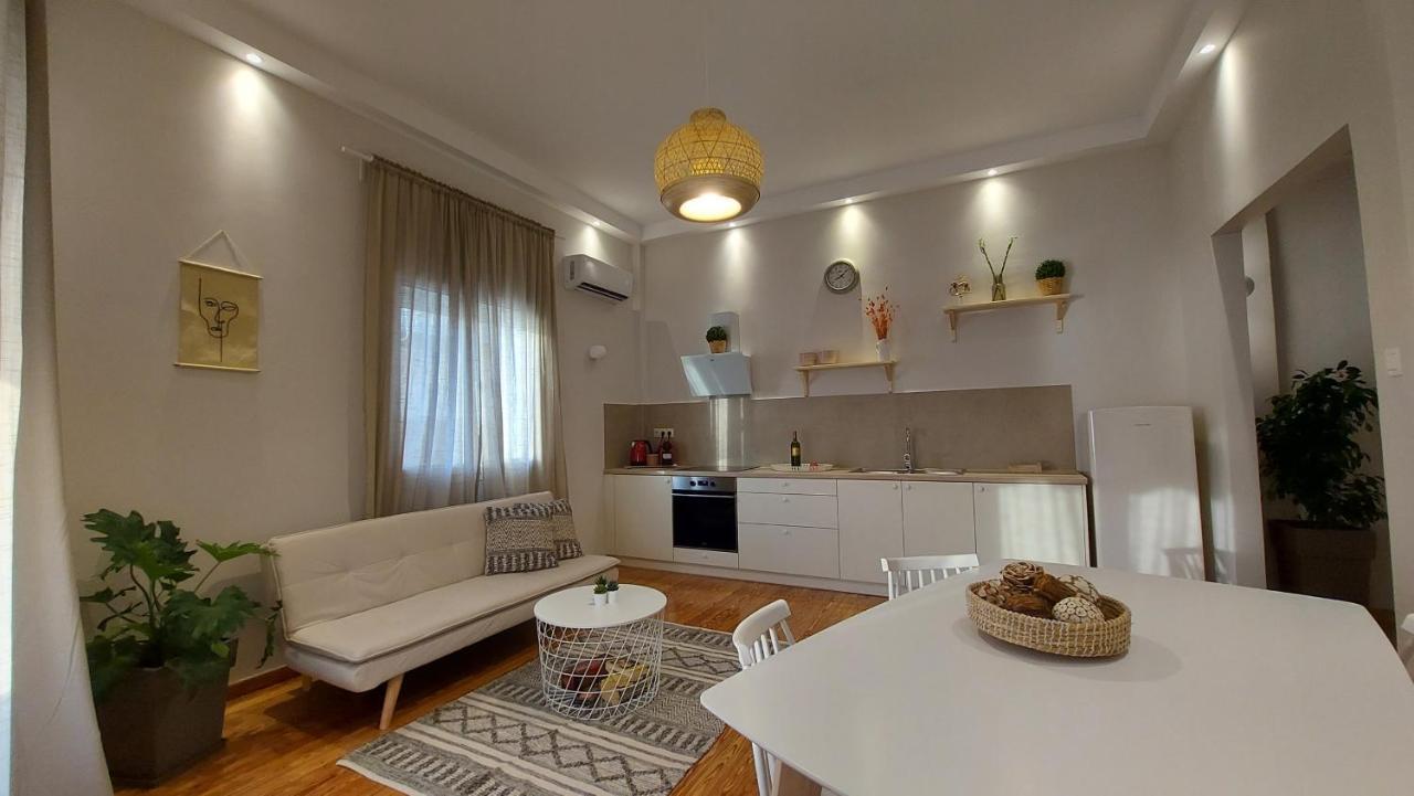 Onar Beachfront Residence, Loutraki Esterno foto